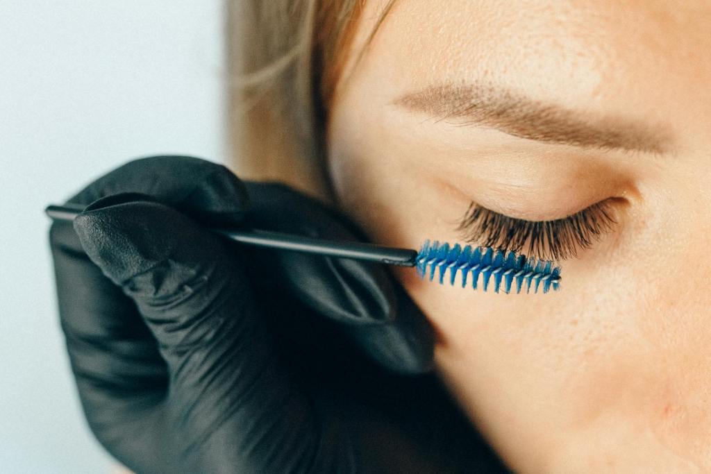 Lash Training Manual & Eyelash Extensions Guide – Master Summer Lash Trends in the&nbsp;UK